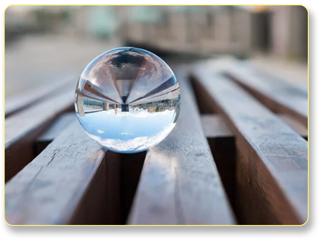 Drei Personen bei der Übernahme eines neu gelieferten Baggers