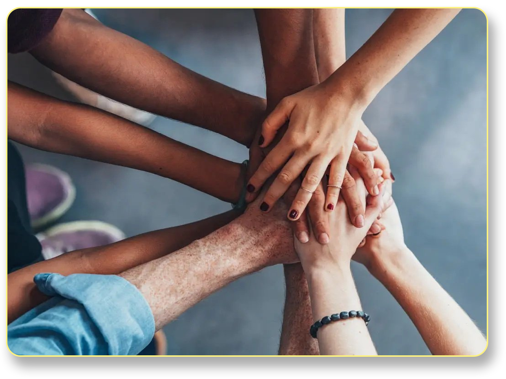 Ein Containerlagerplatz mit einigen Containern